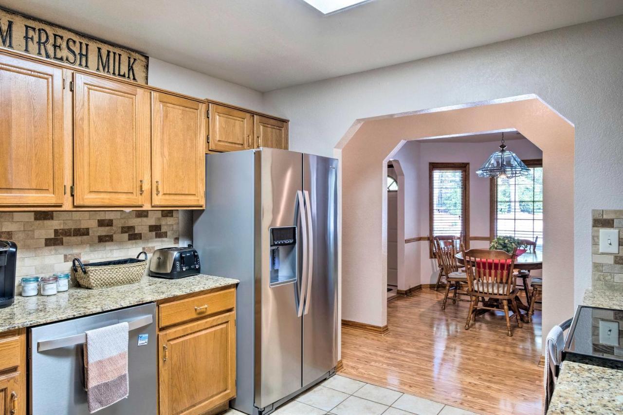 Beautiful Ozark Oasis With Deck Walk To Beaver Lake Rogers Bagian luar foto
